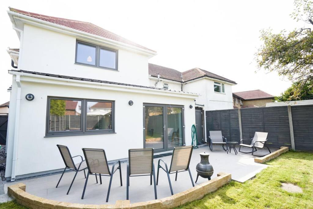 Home From Home - 4 Double Bed House With Parking Slough Exterior foto