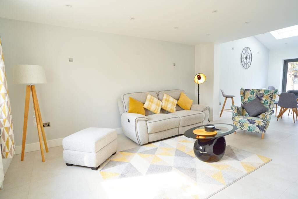 Home From Home - 4 Double Bed House With Parking Slough Exterior foto