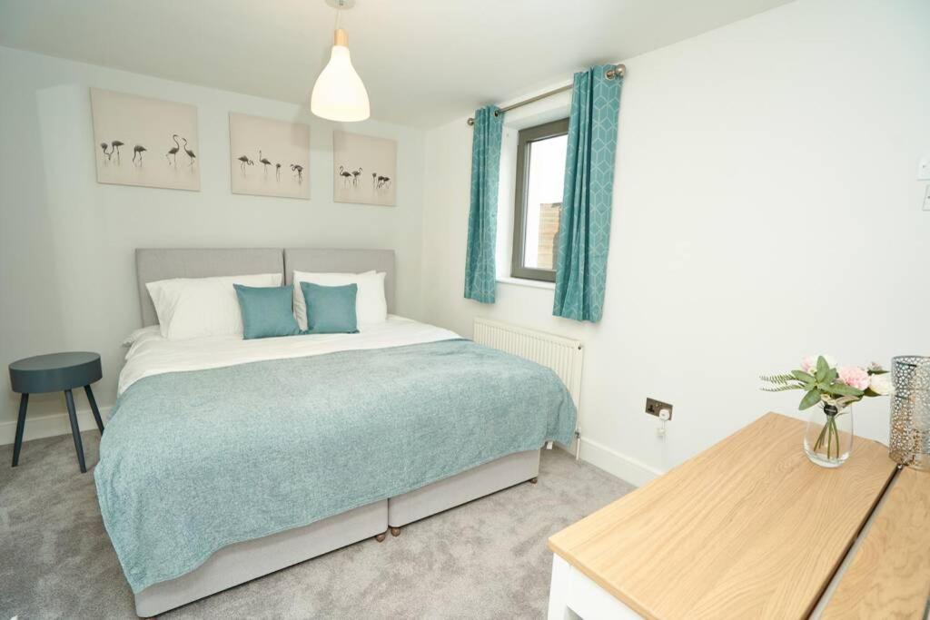 Home From Home - 4 Double Bed House With Parking Slough Exterior foto
